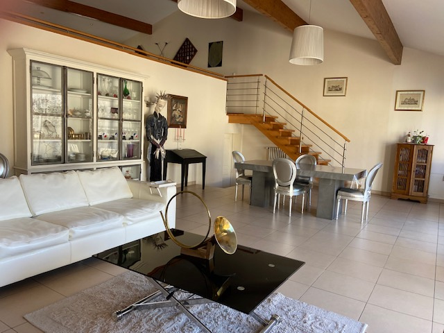 MAISON 240 M2 + JARDIN AVEC PISCINE