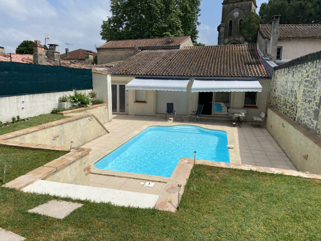 MAISON 240 M2 + JARDIN AVEC PISCINE