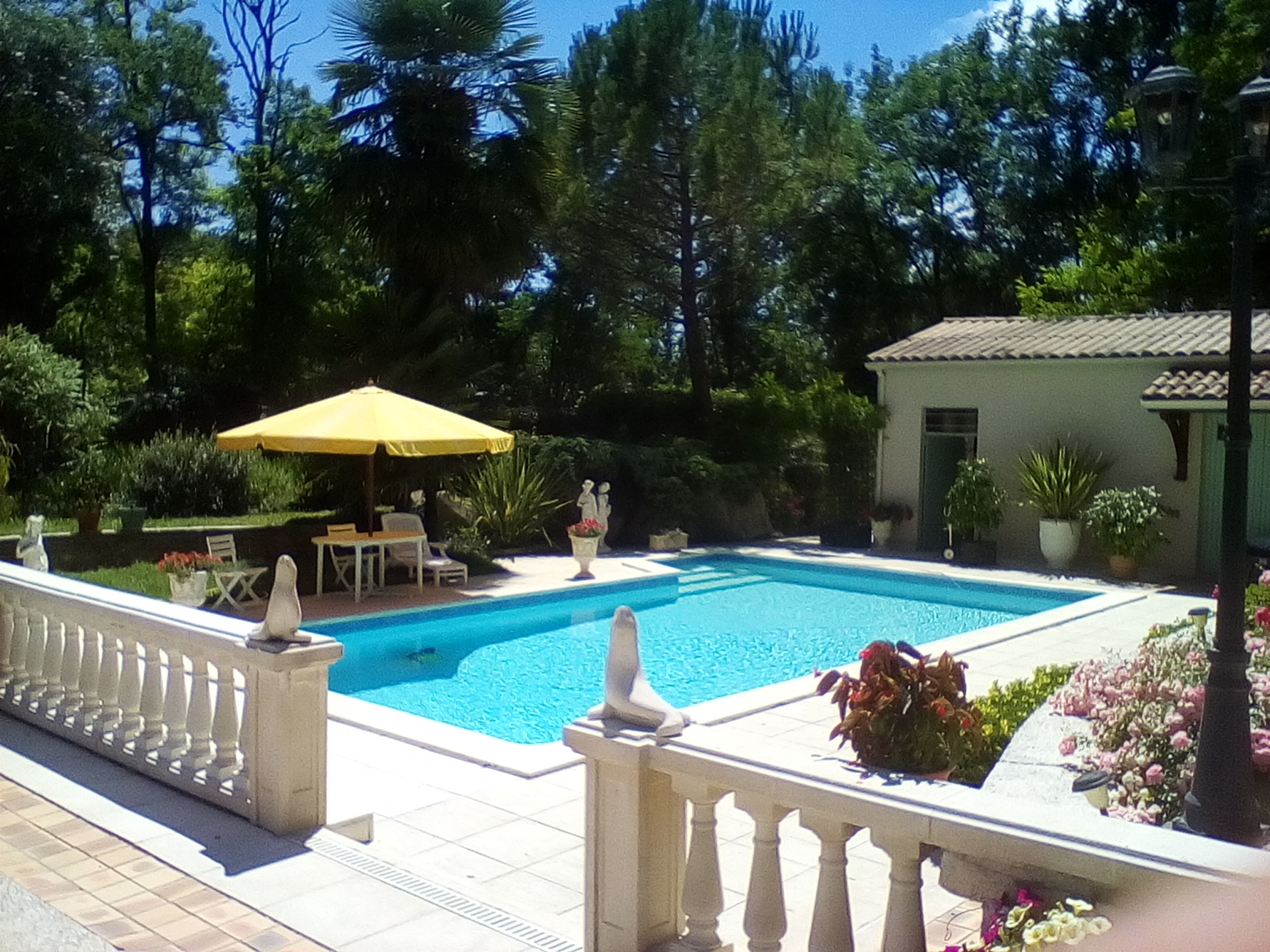 VILLA SUR DEUX NIVEAUX 145 M2 + TERRAIN AVEC PISCINE