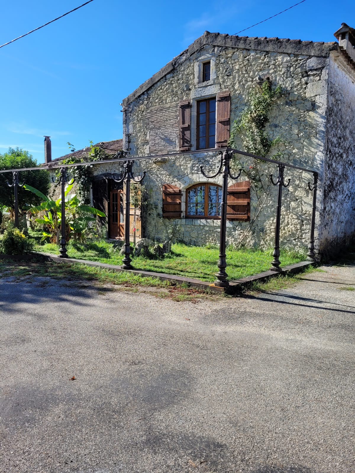 MAISON PIERRE DU 18ème  de 215 m2 sur 2 niveaux