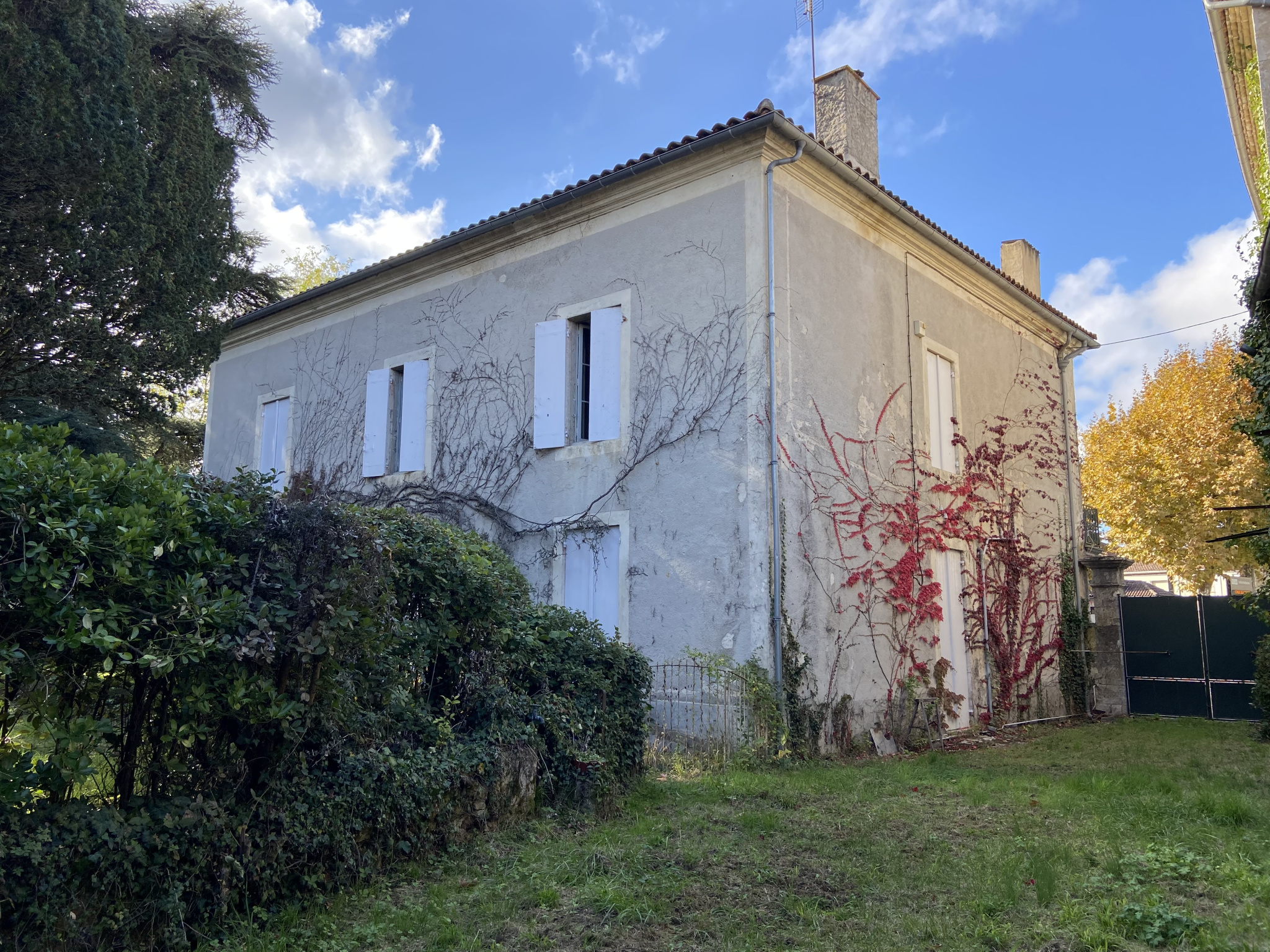 Maison bourgeoise 300 m2 + terrain +dépendance