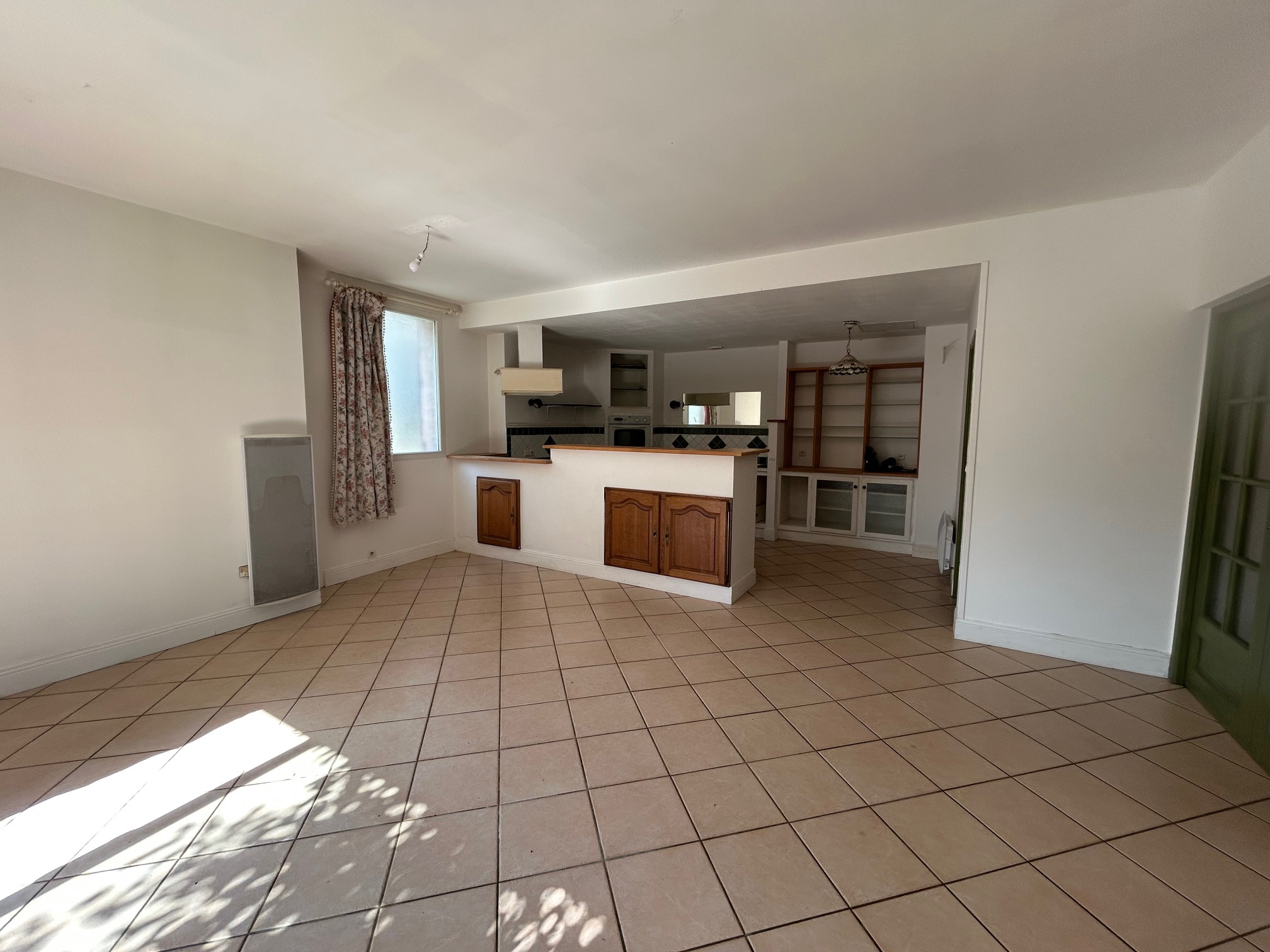 MAISON 2 NIVEAUX 180 M2 + JARDIN + DEPENDANCES
