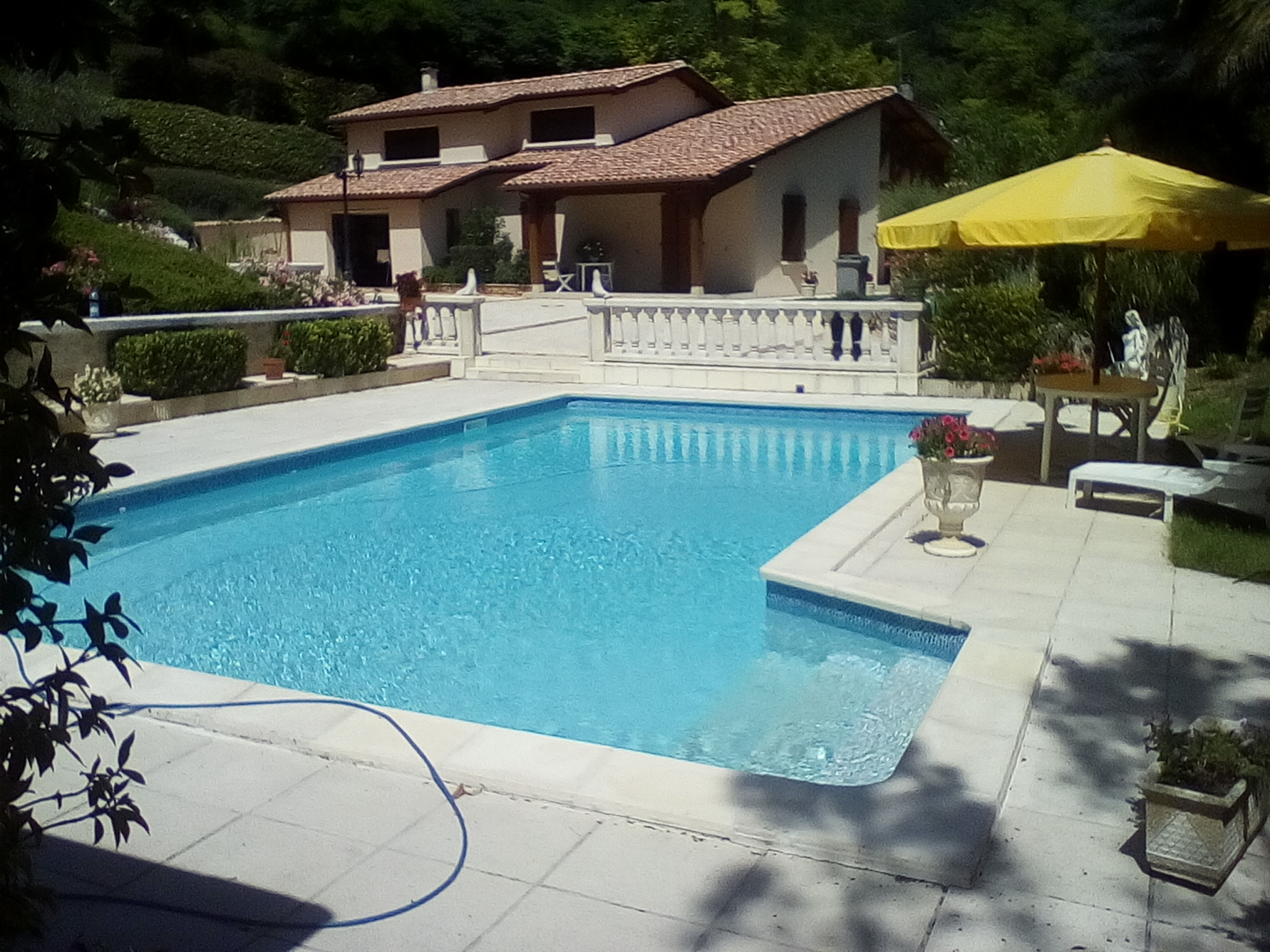 VILLA SUR DEUX NIVEAUX 145 M2 + TERRAIN AVEC PISCINE