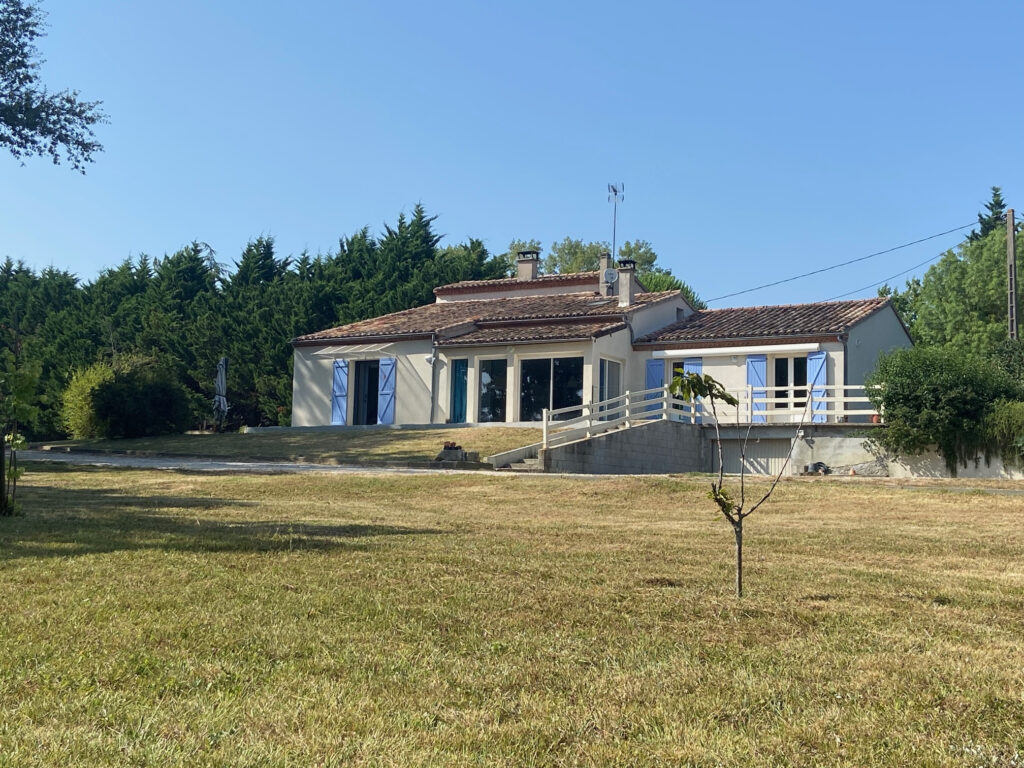 VILLA MODERNE SUR COTEAU