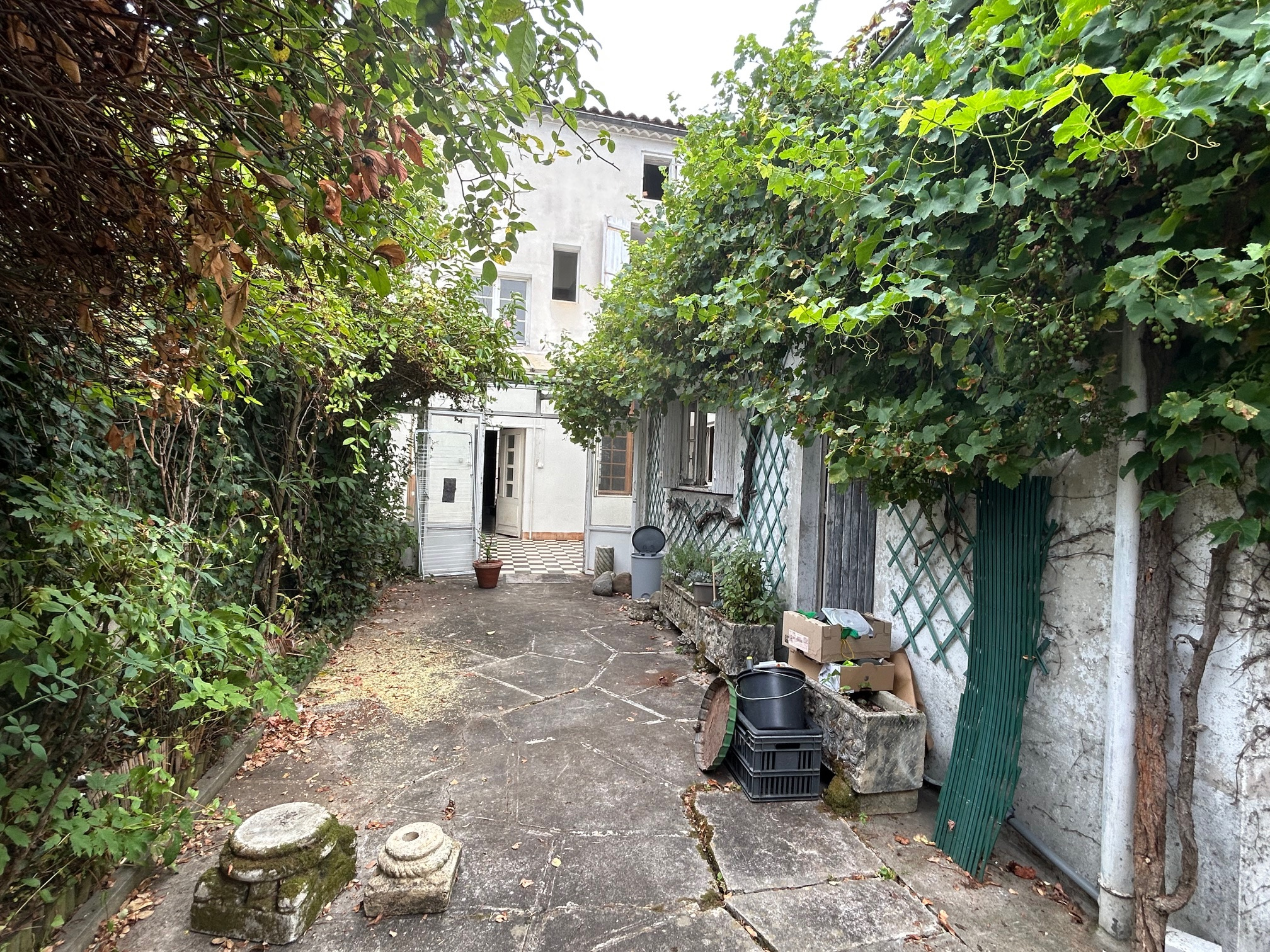 MAISON DE VILLE 180 M2 + COUR PRIVATIVE