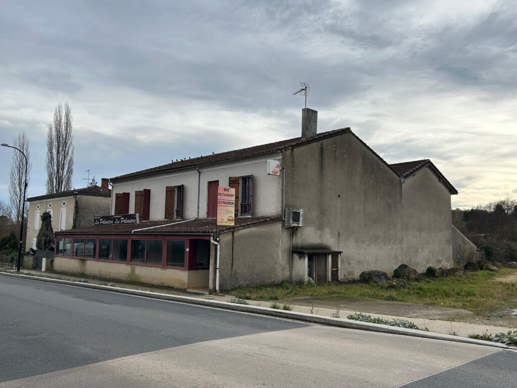 Hôtel Restaurant +Terrain.