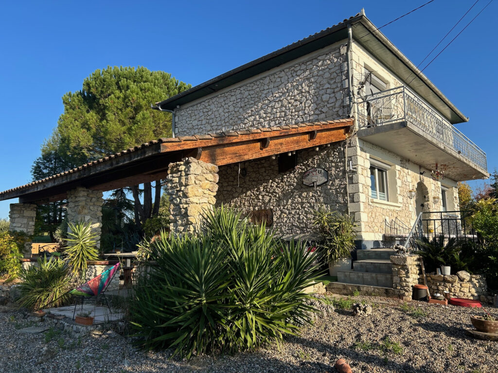 Maison pierre + Terrain et Piscine