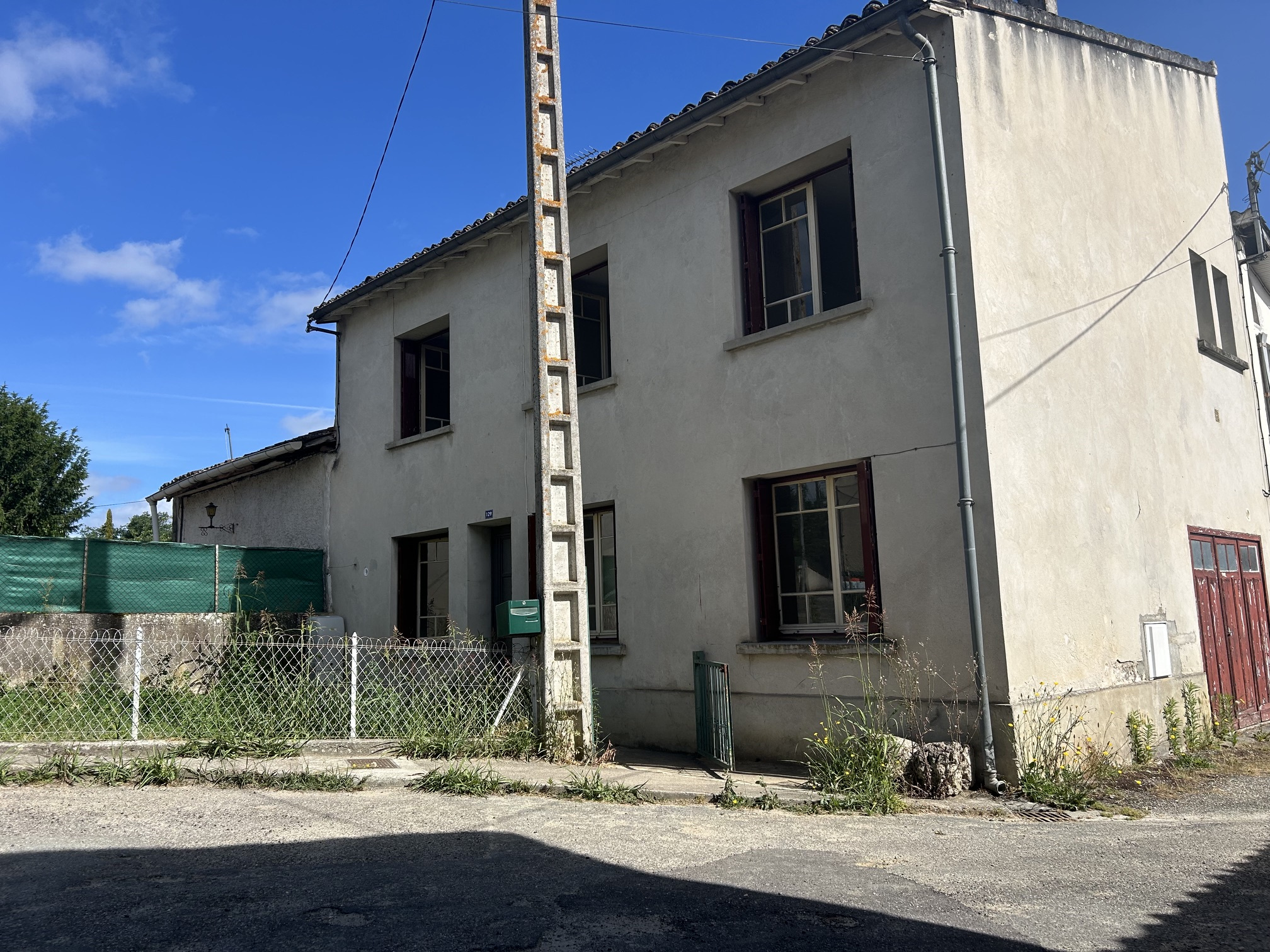 PROCHE LAVARDAC