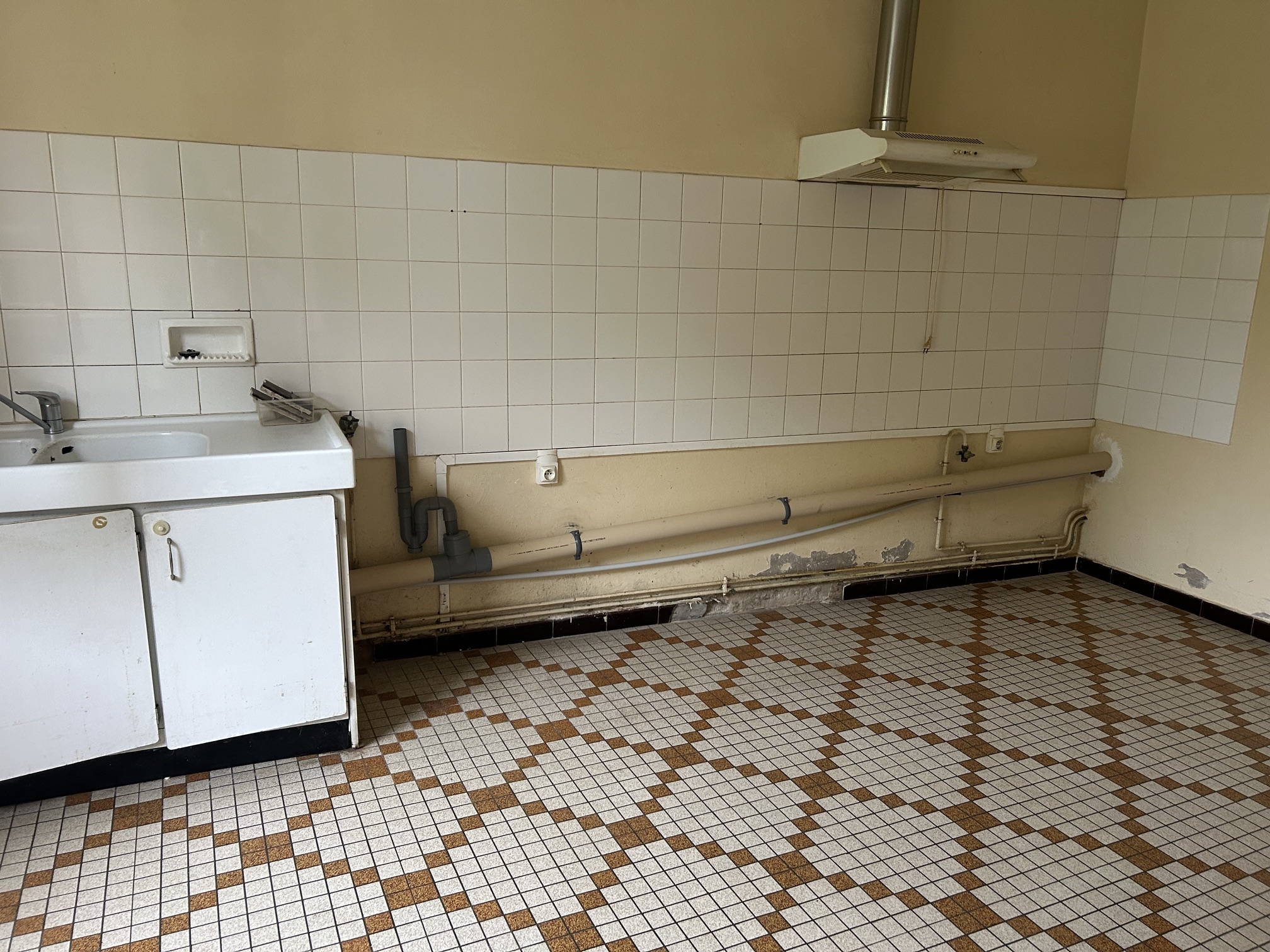 PROCHE LAVARDAC