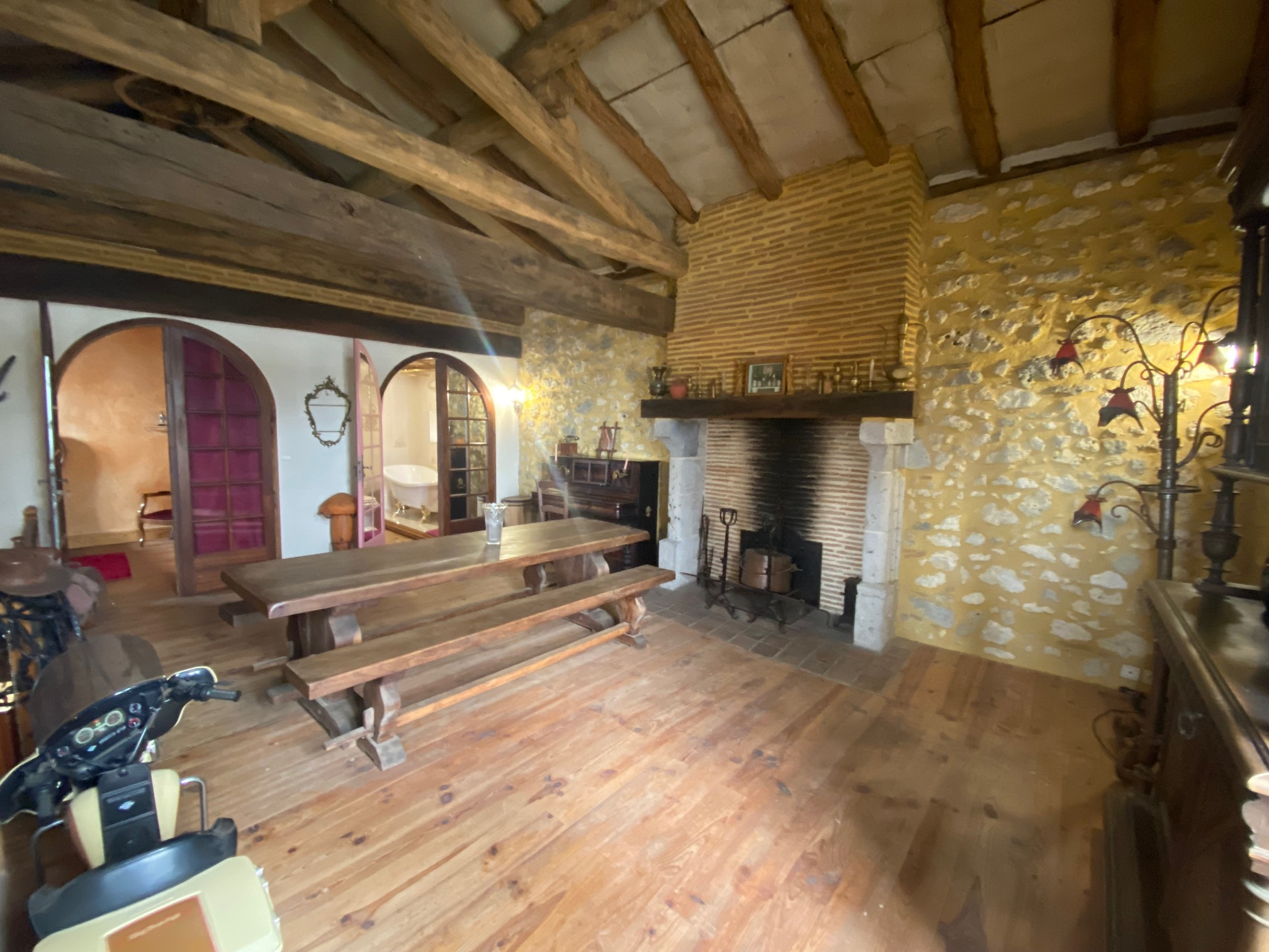MAISON PIERRE DU 18ème  de 215 m2 sur 2 niveaux