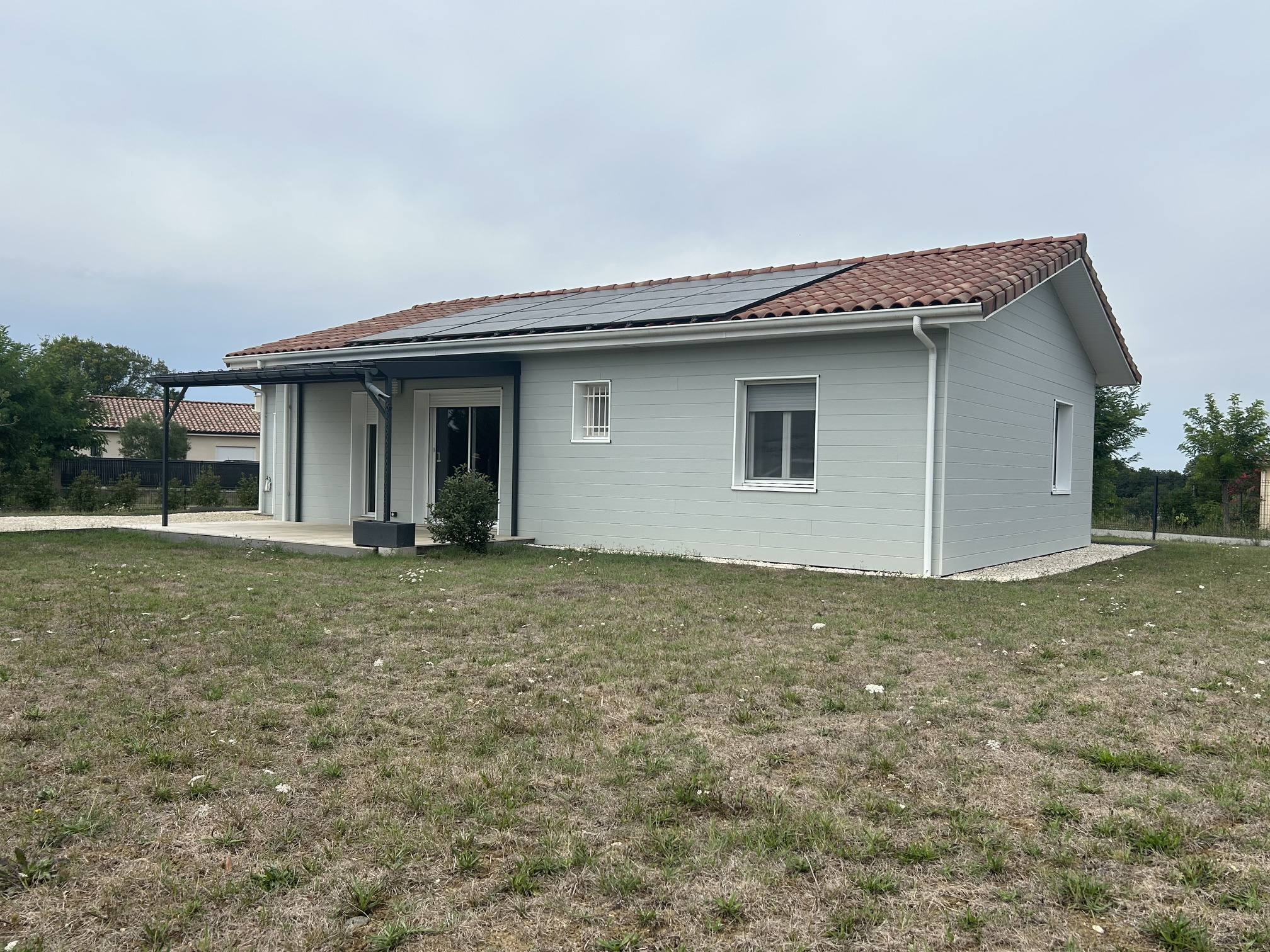 villa plain-pied 76 M2 + Garage et terrain clos