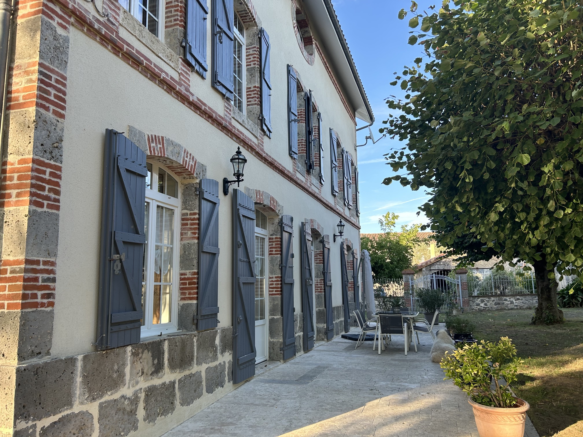 MAISON PIERRE DE 220 M2 AVEC TERRAIN CLOS
