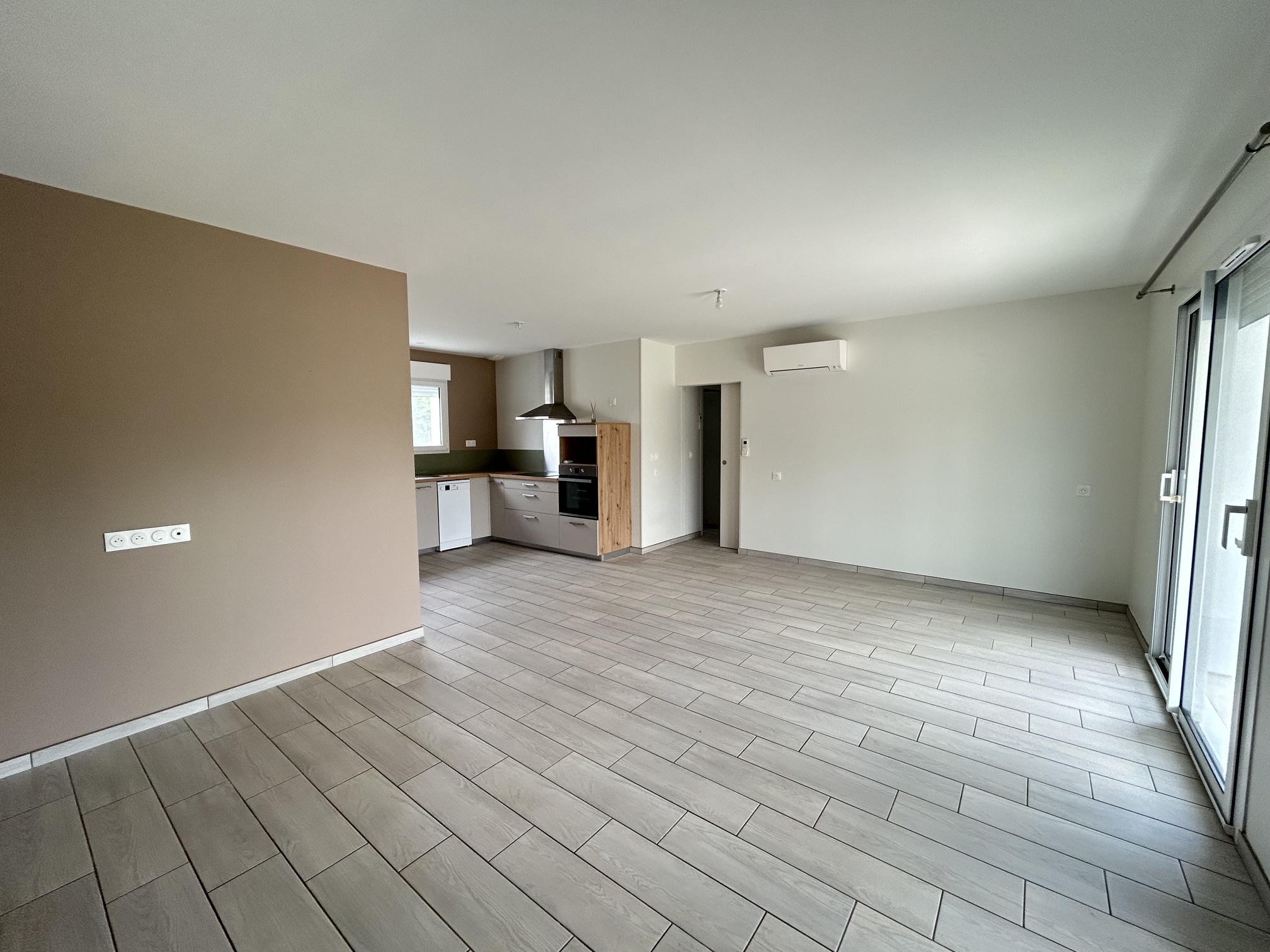 villa plain-pied 76 M2 + Garage et terrain clos